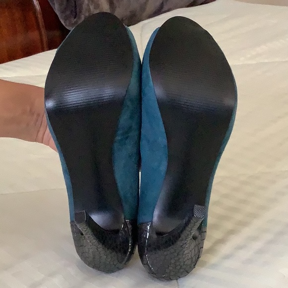 Heels - Picture 3 of 3